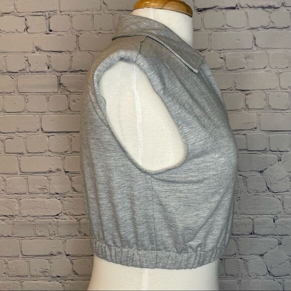 Le Lis Collared Crop Top - Picture 4 of 7